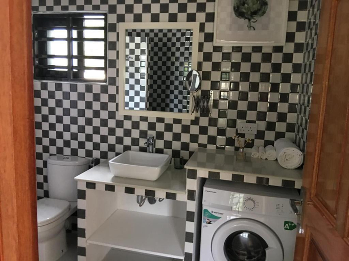 Bathroom 3, Creole Breeze Self Catering Apartments