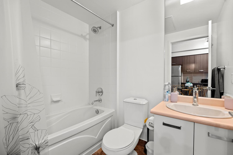 Bathroom, Burano Suites Toronto, Toronto
