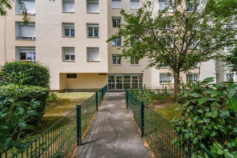 Property grounds, Appartement Design Porte de Paris avec parking, Hauts-de-Seine