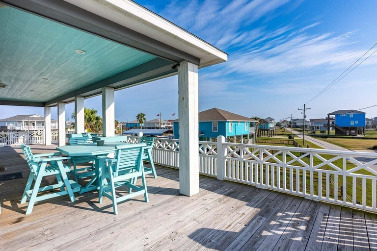 Outdoor dining 2, Bowers Oasis 3 Bedroom Home, Galveston