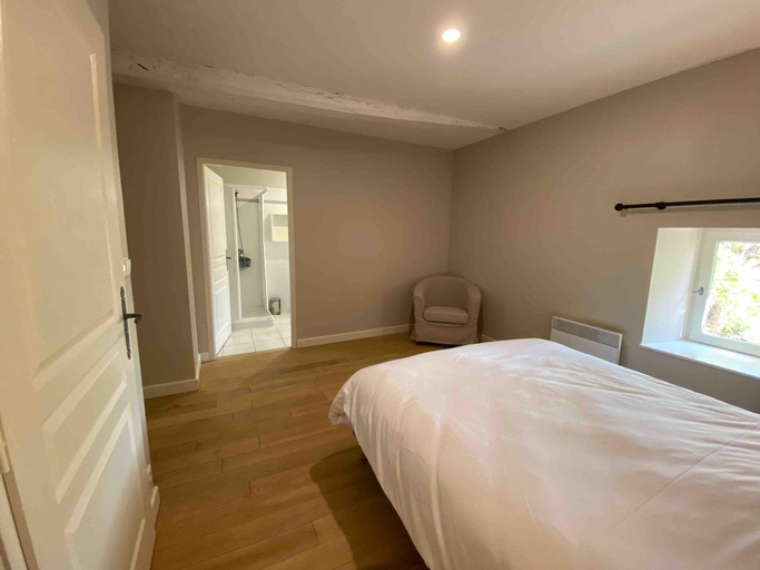 5, Villa with Pool in Dordogne Countryside, Charente