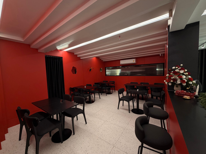 Food & Drinks 5, 42 Grand Residence, Khlong Toey