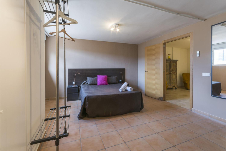 Facilities 5, Coll Groc, Valencia