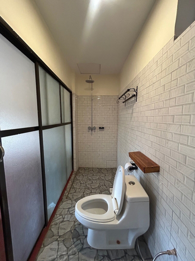 Bathroom 3, Patamu Restaurant & Lodge, Karatu