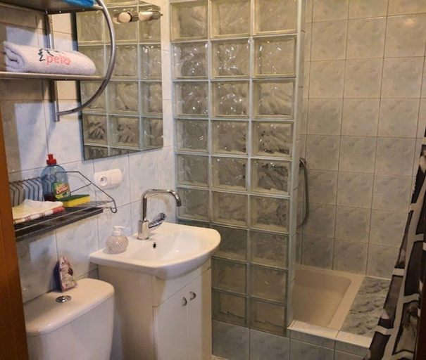 Bathroom 4, Pokoje Gościnne Kacper blisko Gondoli, Cieszyn