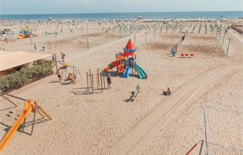 Beach 4, The Charming Marina Village Tipo3-3 Bedroom Villa 6 persons, Ferrara
