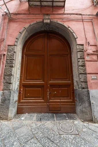 Exterior detail 4, 5 Santi Rooms, Napoli