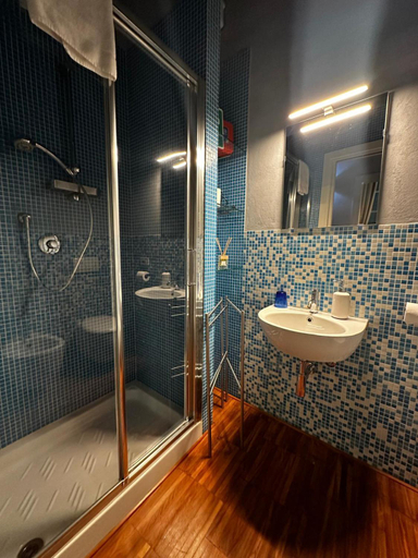 Bathroom 2, The Street River, Pisa
