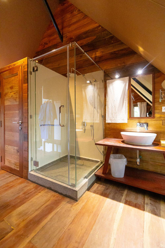 Bathroom 3, Maadest, Phnom Penh