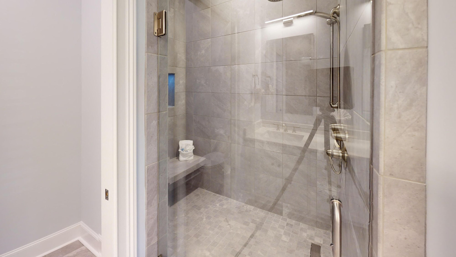 Bathroom 3, Saw Mill 90 - 8 C, Brunswick