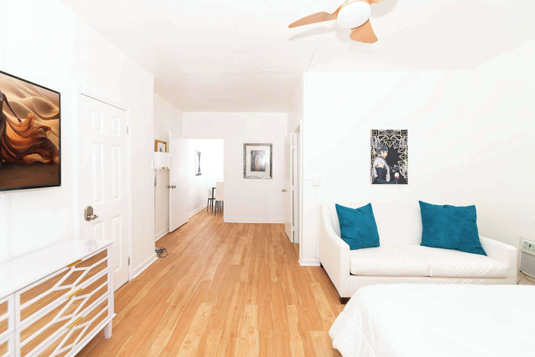 Interior 4, Sunny 2BR Miami Beach Apartment, Perfect Location!, Miami-Dade