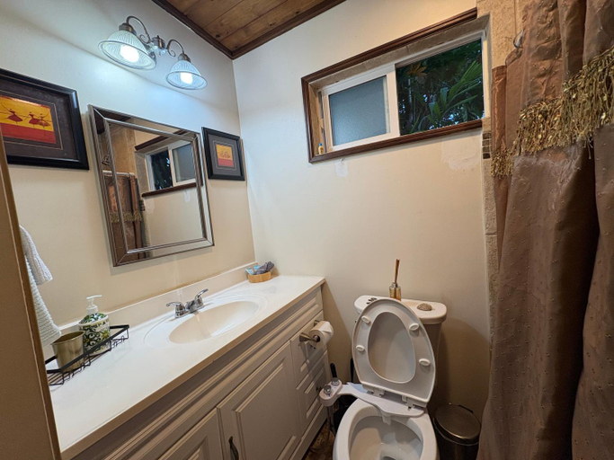 Bathroom 2, Hawaiian Ohana Home, Hawaii