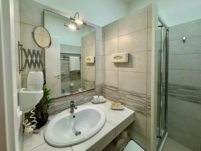 Bathroom 5, HOTEL JONIO, Syracuse