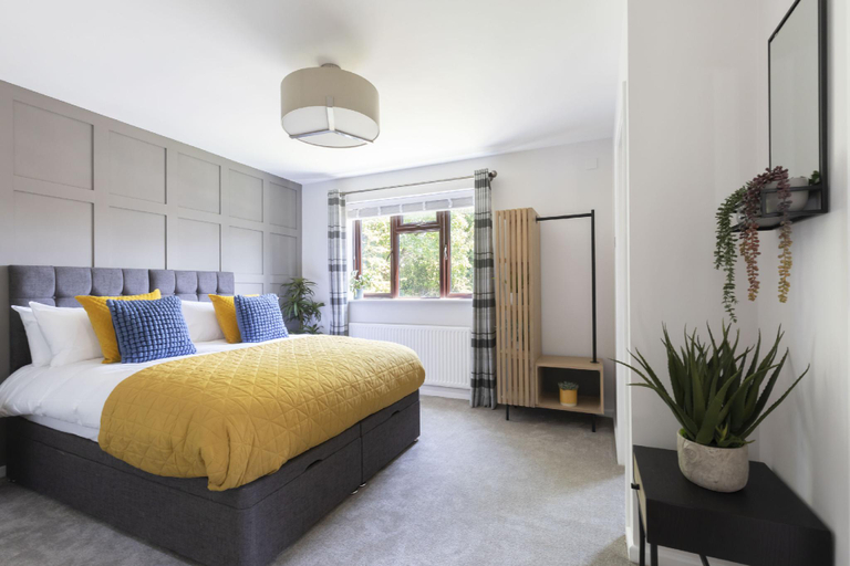 Bedroom 2, Stunning Five Bed Detached Home with Hot Tub, Gloucestershire