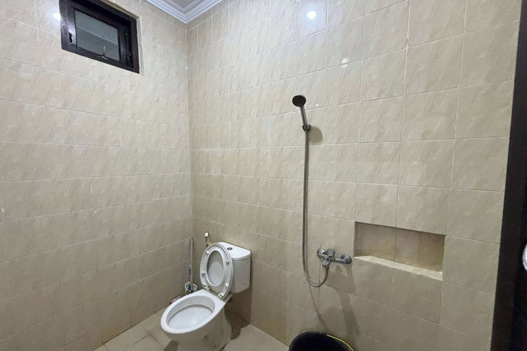 Bathroom 3, OYO 95075 Matoorstay Syariah, Sleman