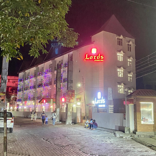 Front of property, Lords Studio Inn Chintpurni, Kangra