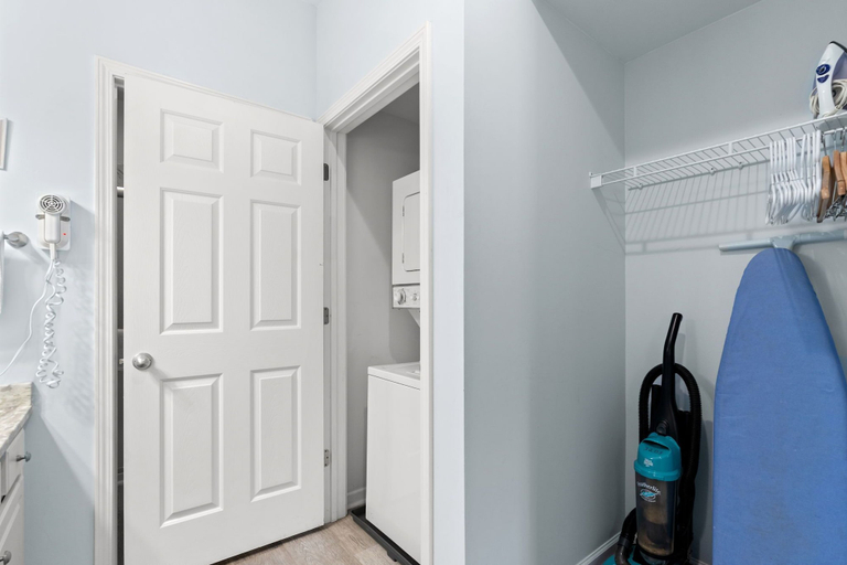 Interior 4, Royal Poste Unit 3203, Brunswick