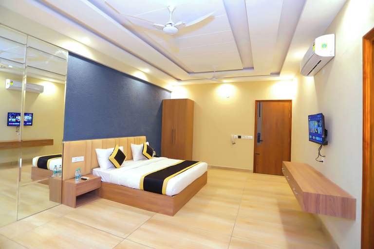 Room 4, Hotel Nirvana Inn Near Expo Center, Gautam Buddha Nagar