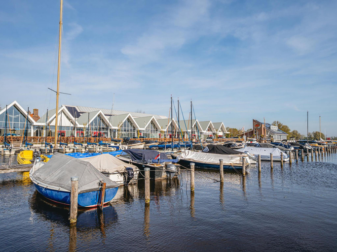 Others 5, Modern Waterfront Retreat, Uitgeest