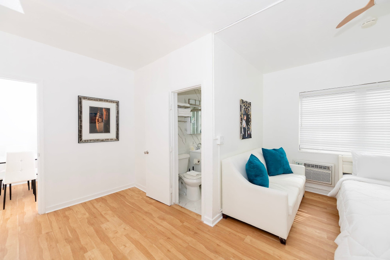 Interior 5, Sunny 2BR Miami Beach Apartment, Perfect Location!, Miami-Dade