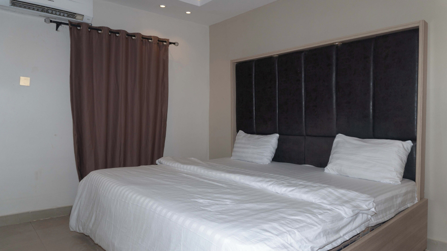 Room 4, Oasis hotel and suites, Mushin