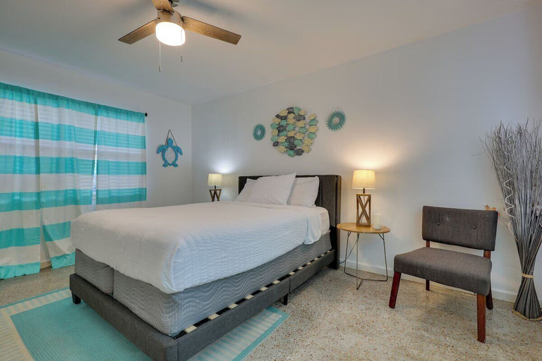 Interior 2, 2130 Mckinley st Hollywood FL 33020, Broward