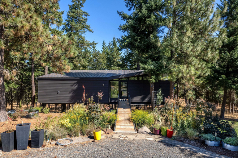 Exterior 2, Happenstance Vineyards 2 Bedroom Home, Wasco
