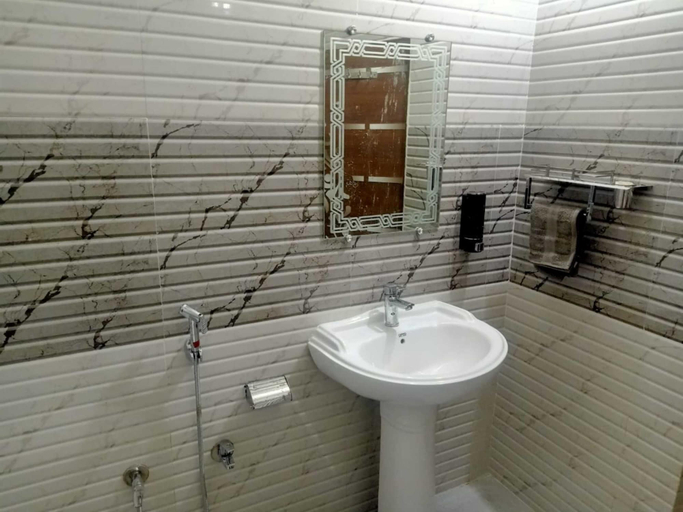 Bathroom 5, The Bliss Homestay, Varanasi