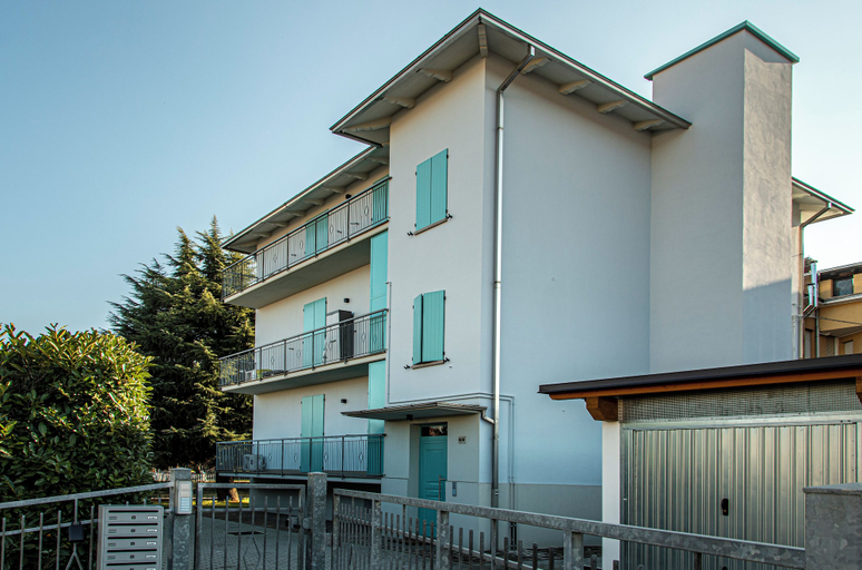Exterior 2, HouSmart Montanara 606-4, Modena