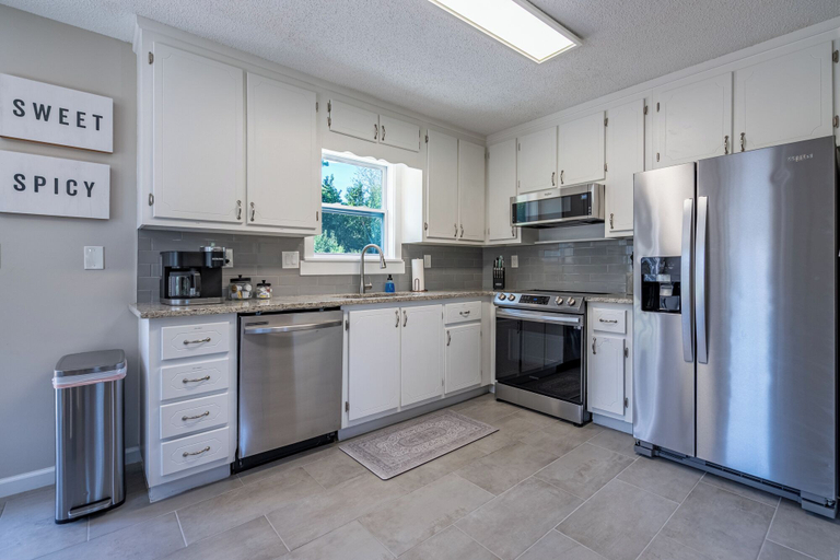 Interior 5, Pet-friendly 3BR 2BA Quiet Comfort Near Nature, Bartow