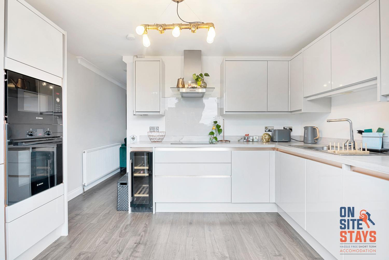 Others 3, Welling, Modern 2 Bed House, Free Parking & Wifi, London