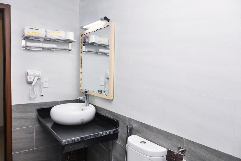 Bathroom, Hai Tien Plaza Hotel, Hoằng Hóa