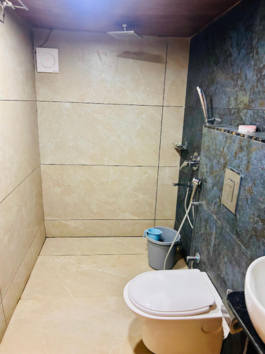 Bathroom 3, Sakhi Luxury Lake View Resort, Ranga Reddy