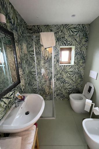 Bathroom 4, Sisters' Hotel, Napoli