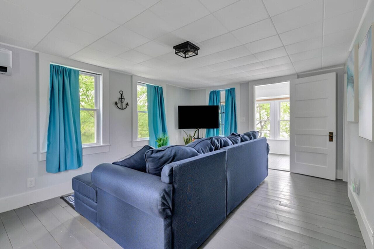Interior 5, Spacious Lakeside Retreat: 4-bedroom Game Room, Penobscot
