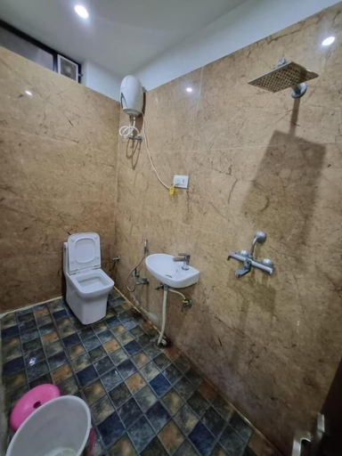 Bathroom, Gokul Hotel, Tonk