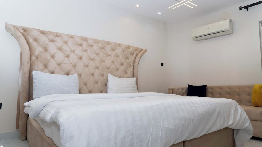 Room 5, Oasis hotel and suites, Mushin
