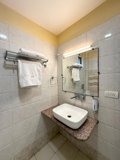 Bathroom 4, Hotel Wardhman, Jabalpur