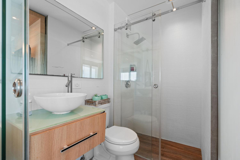Bathroom, Beachfront Oceanview Wifi Self Check in
