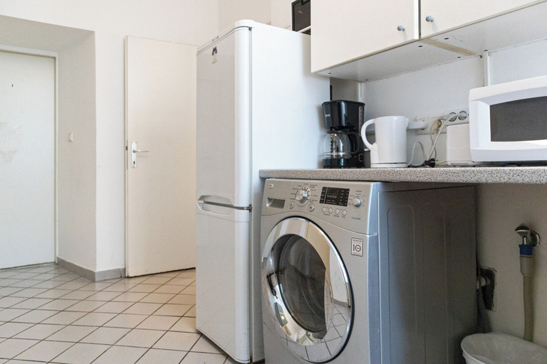 Private kitchen 5, Welcoming 3BR Apt Steps From Belvedere, Wien