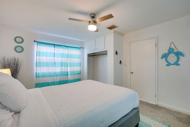 Interior 3, 2130 Mckinley st Hollywood FL 33020, Broward