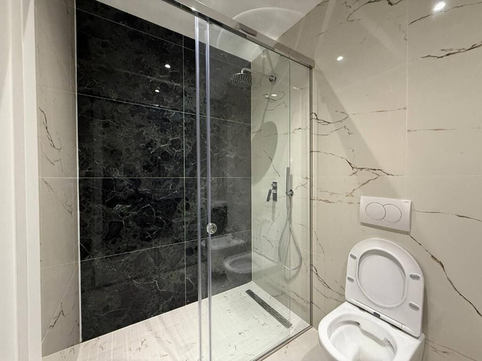 Bathroom 4, Sunset Apartment, Tiranës