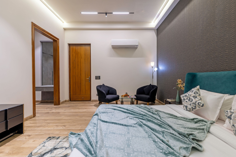Room 2, Elivaas Levante Farms 5 BHK Villa, Delhi