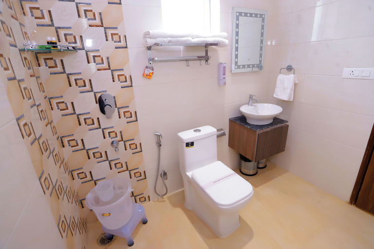 Bathroom 3, Hotel Nirvana Inn Near Expo Center, Gautam Buddha Nagar