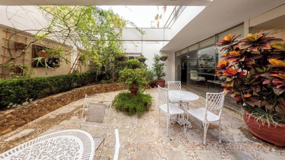 Outdoor dining 3, Mont Hermon by Charlie, São Paulo