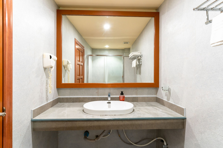 Bathroom 5, Nala Veli Beach & Spa, North Ari Atoll