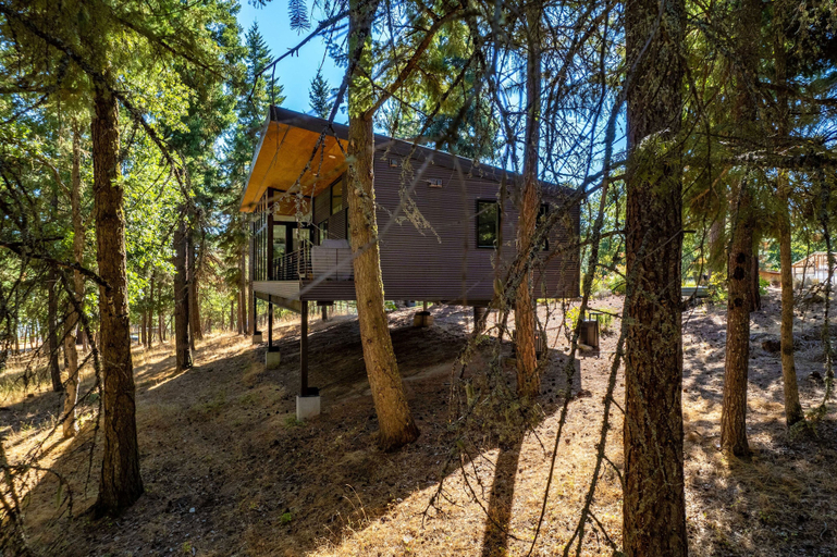 Exterior 4, Happenstance Vineyards 2 Bedroom Home, Wasco