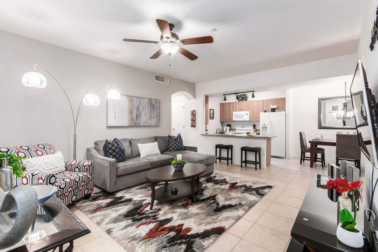 Primary image, Southern #1064 Mesa, Maricopa
