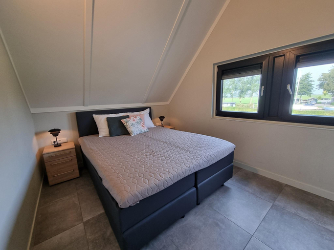 Bedroom 2, Water Villa in Balk with Private Jetty, Gaasterlân-Sleat