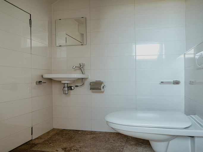 Bathroom 3, Seaside Stay in Egmond, Bergen